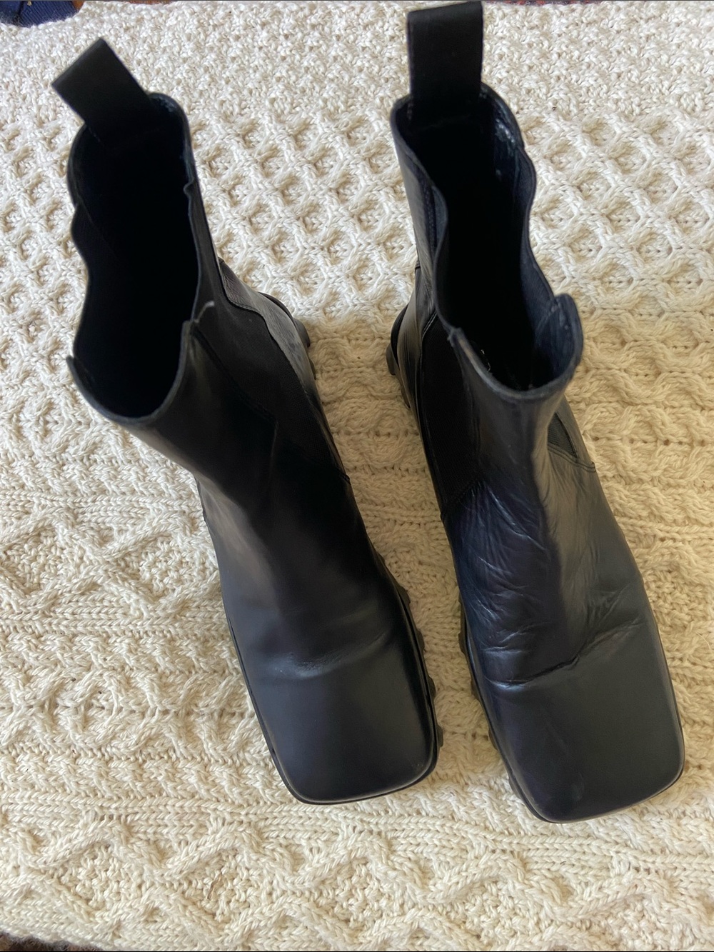 Donald J. Pliner Black Leather Lug-Sole Chelsea Boots 7.5 - Picture 5 of 16